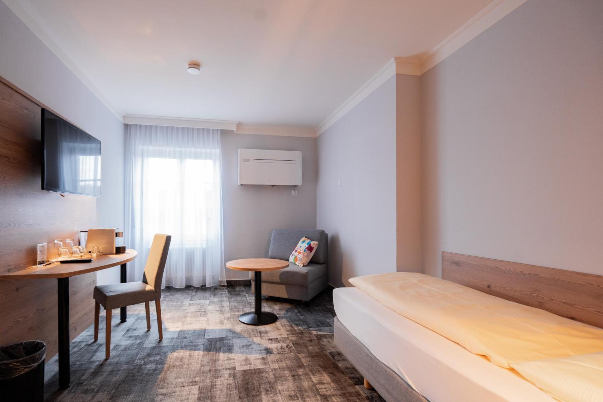 Hotel Adler - Paulas Alb Ehingen  Pokoj fotografie