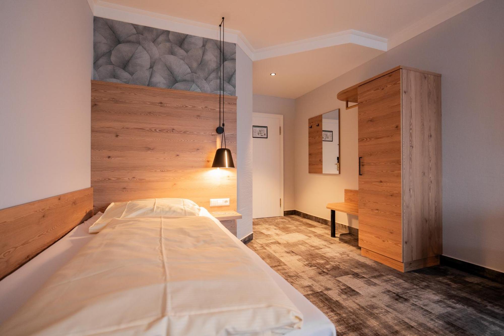 Hotel Adler - Paulas Alb Ehingen  Pokoj fotografie